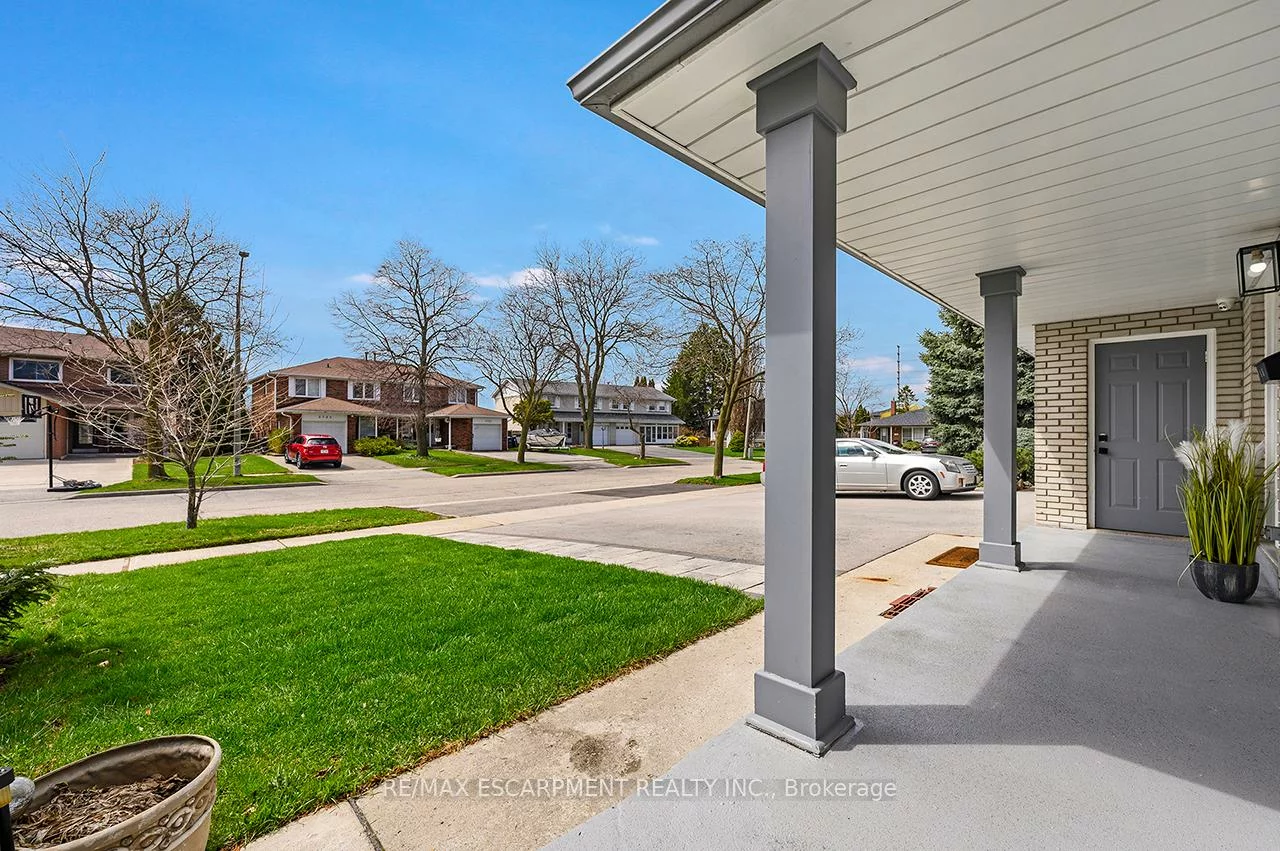 3726, Holden, Mississauga Valleys, Mississauga