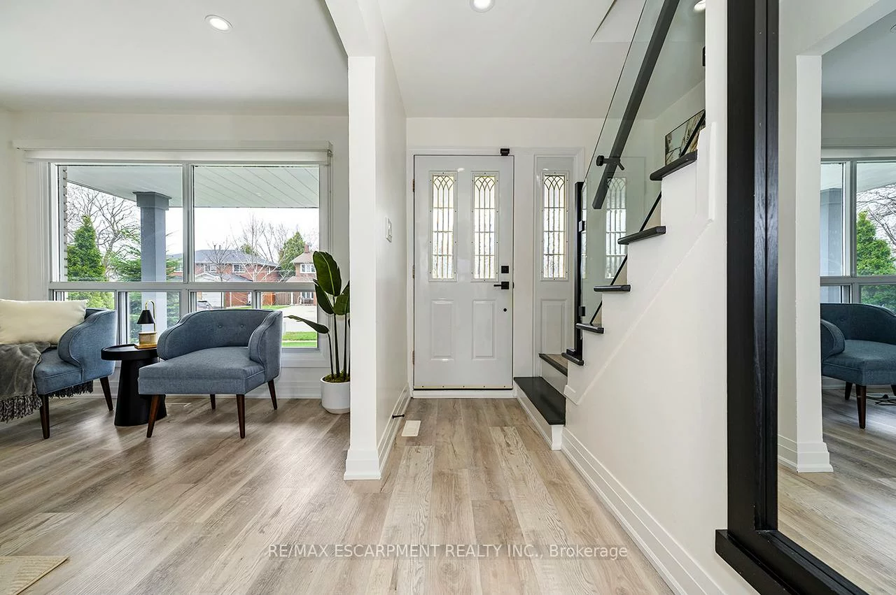 3726, Holden, Mississauga Valleys, Mississauga