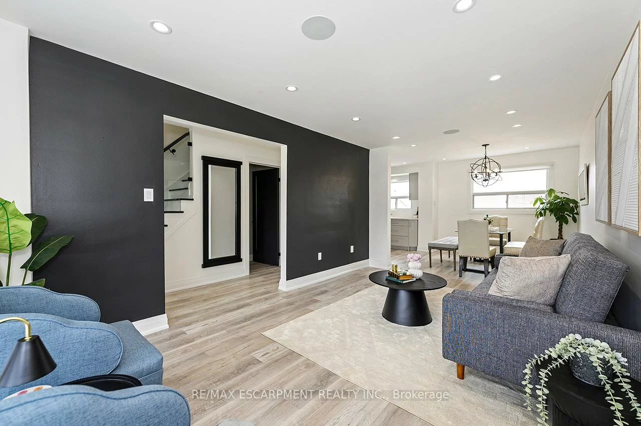 3726, Holden, Mississauga Valleys, Mississauga