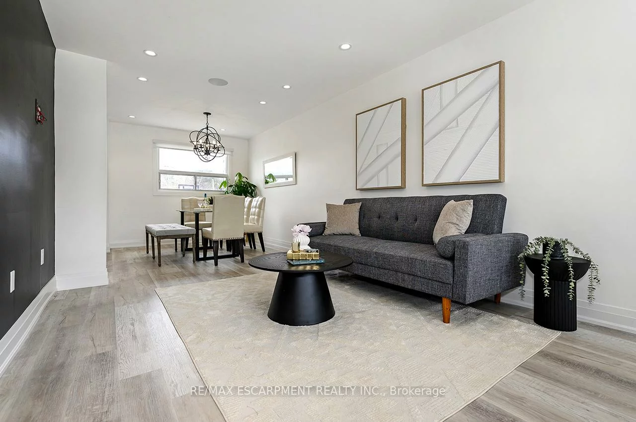 3726, Holden, Mississauga Valleys, Mississauga