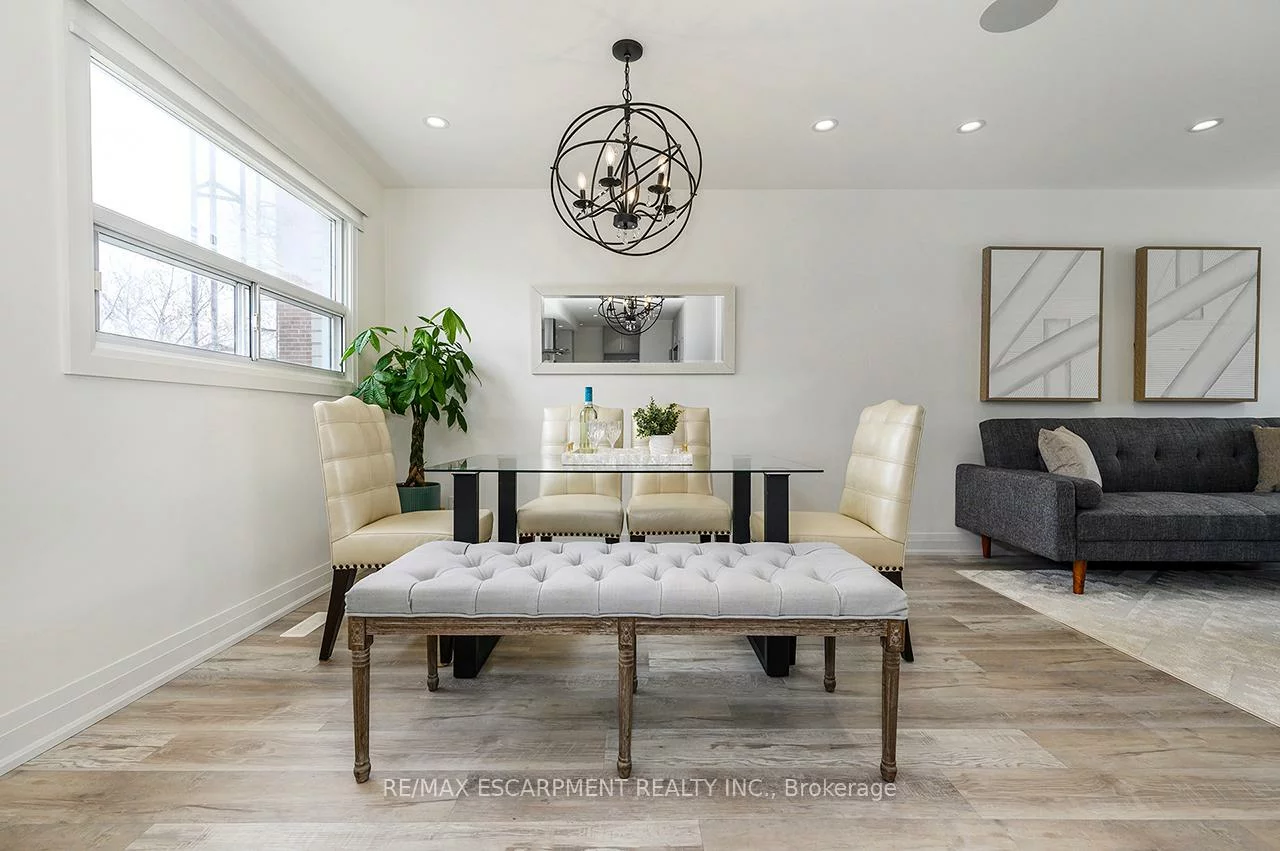 3726, Holden, Mississauga Valleys, Mississauga