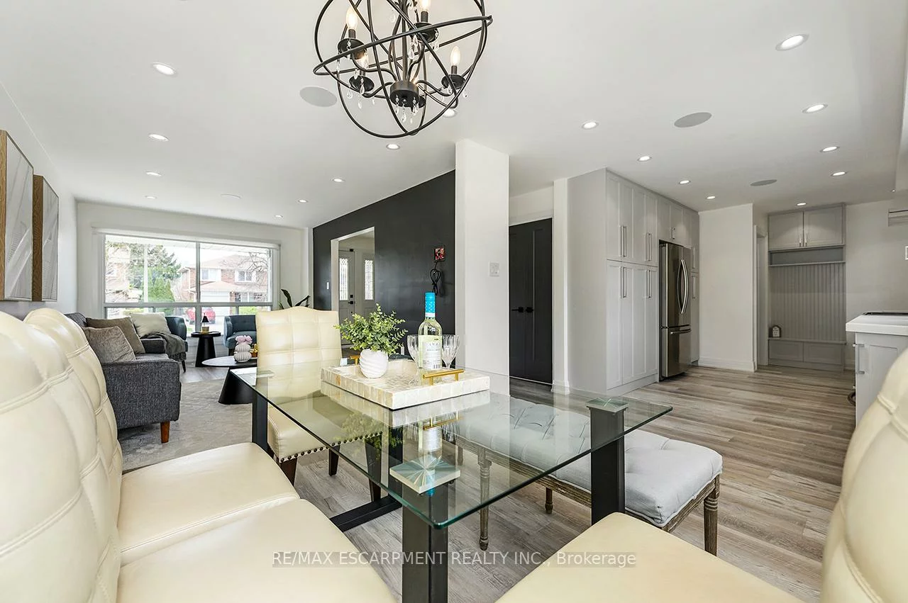 3726, Holden, Mississauga Valleys, Mississauga