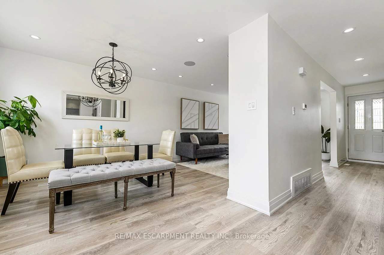 3726, Holden, Mississauga Valleys, Mississauga