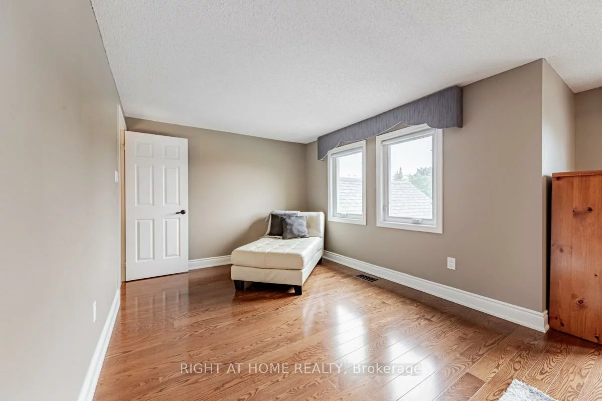3655, Loyalist, Erin Mills, Mississauga