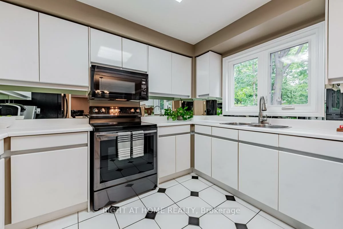 3655, Loyalist, Erin Mills, Mississauga