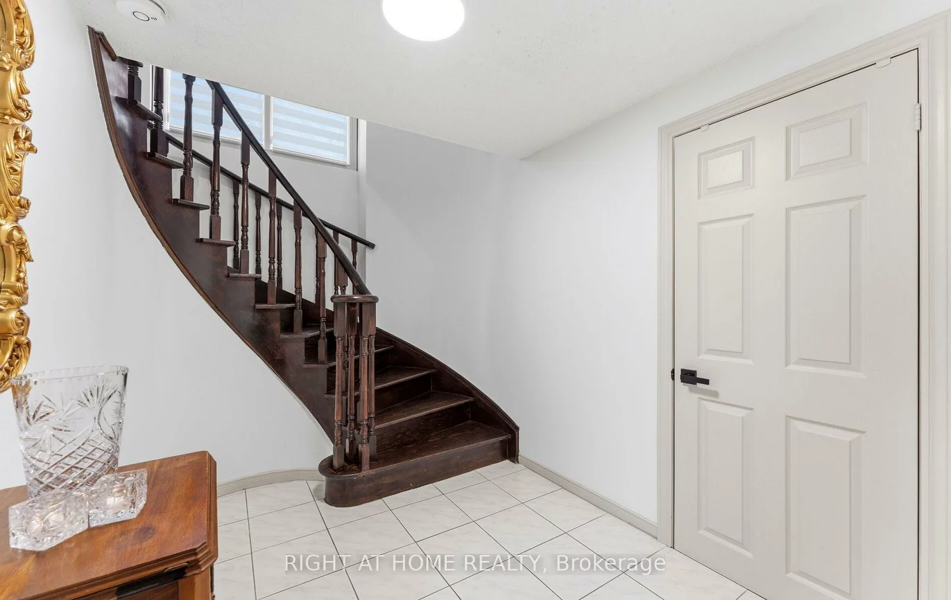 1665, Asgard, Lakeview, Mississauga
