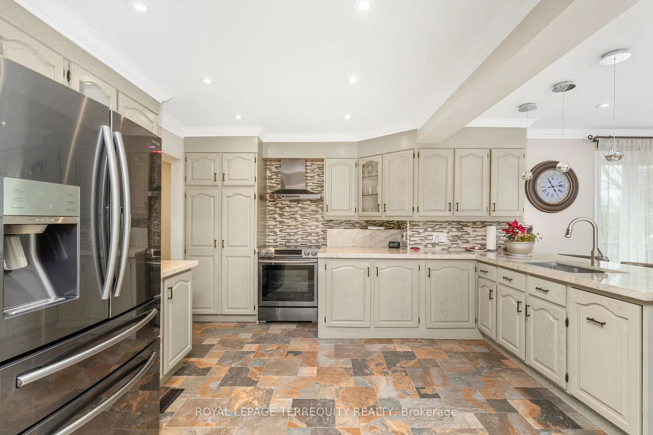 582, Hyacinthe, Mississauga Valleys, Mississauga