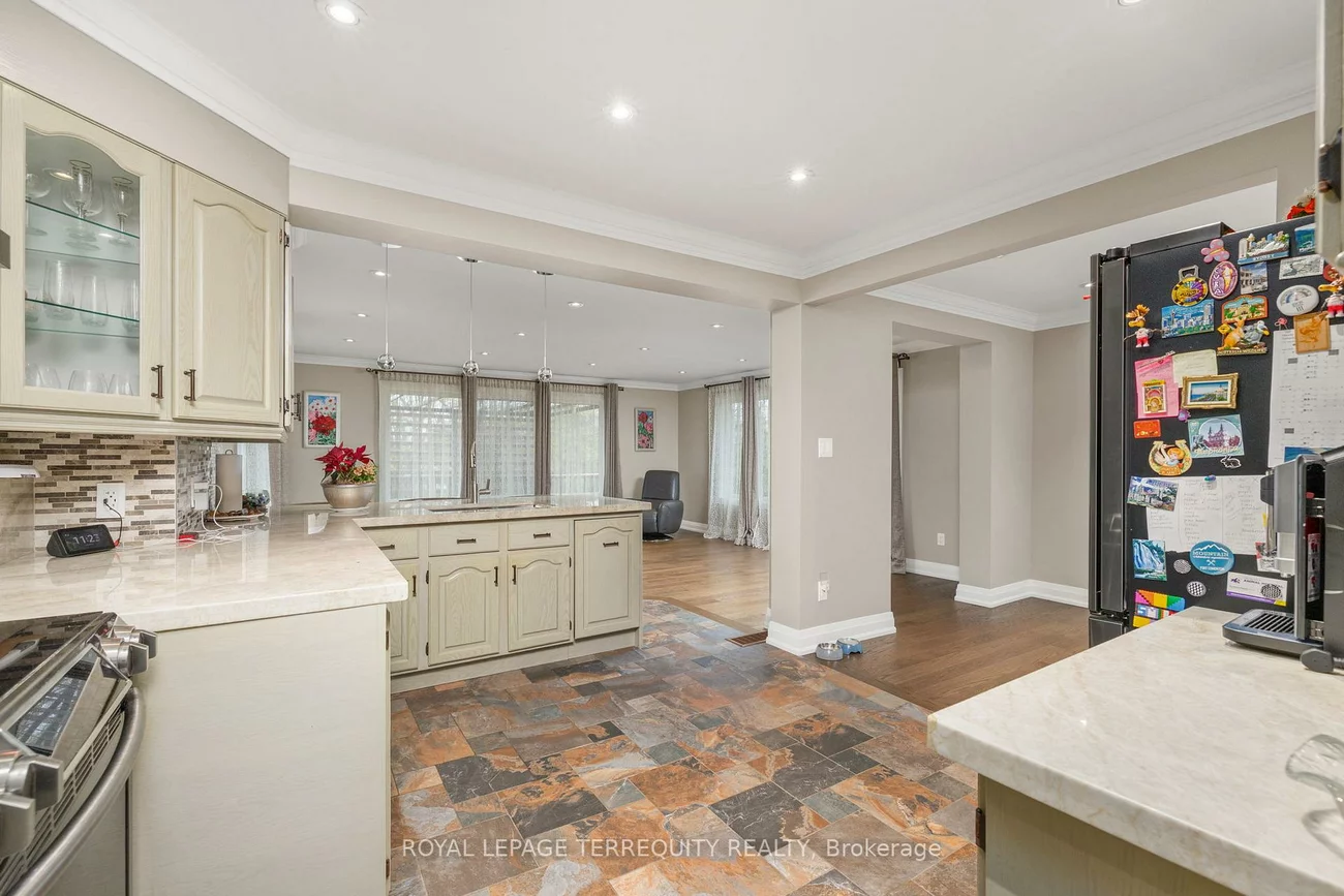 582, Hyacinthe, Mississauga Valleys, Mississauga