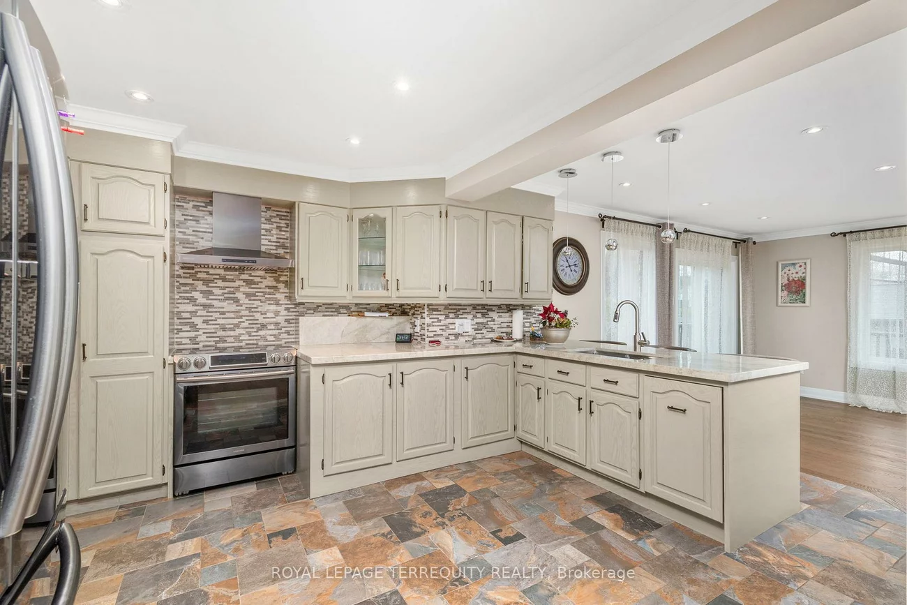 582, Hyacinthe, Mississauga Valleys, Mississauga