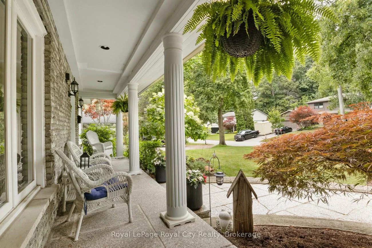 1548, Troika, Lorne Park, Mississauga