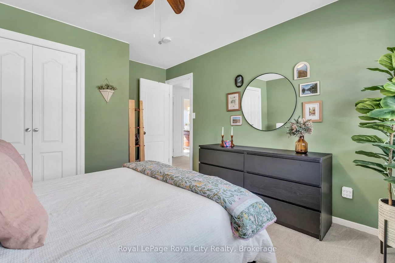 1548, Troika, Lorne Park, Mississauga