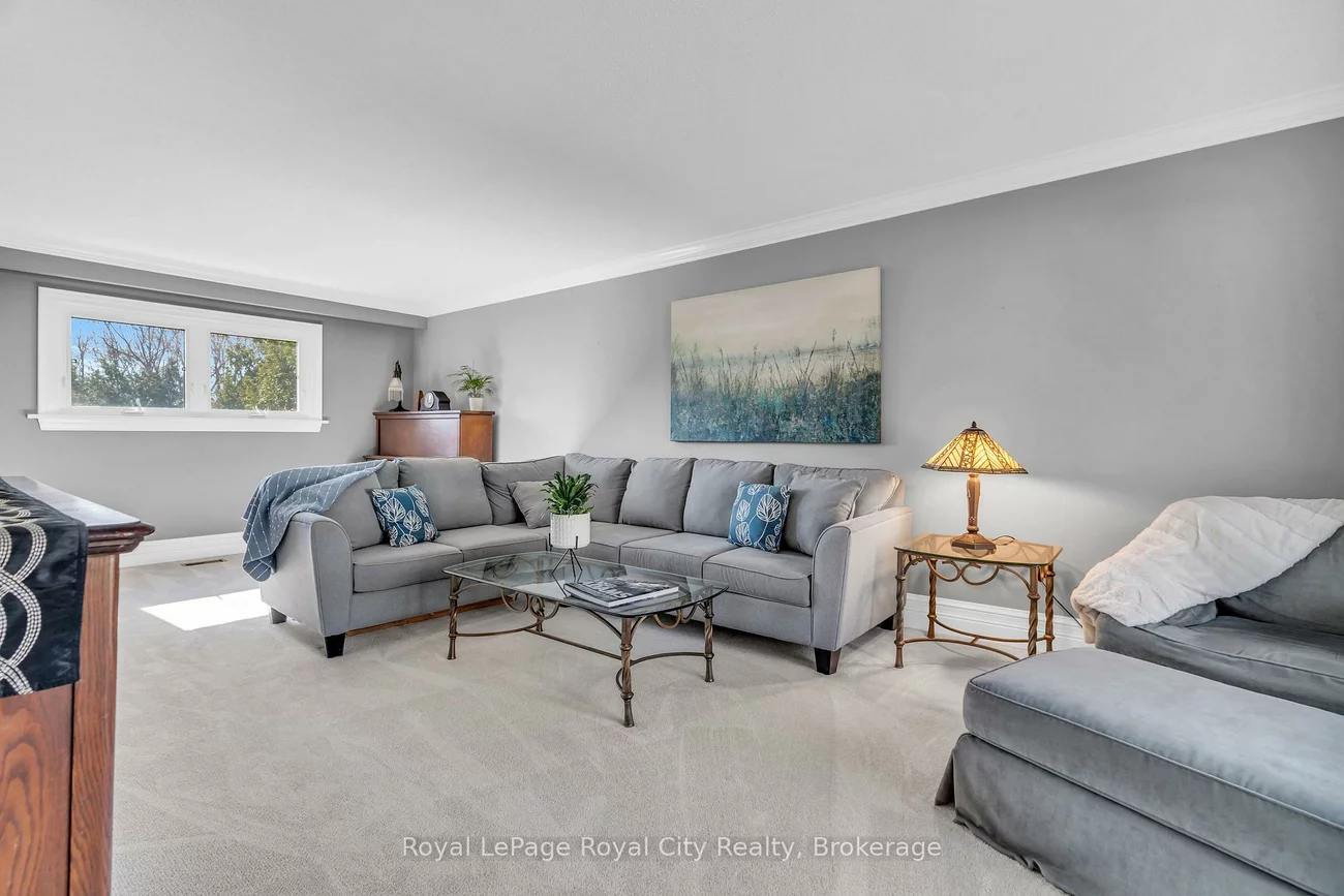 1548, Troika, Lorne Park, Mississauga