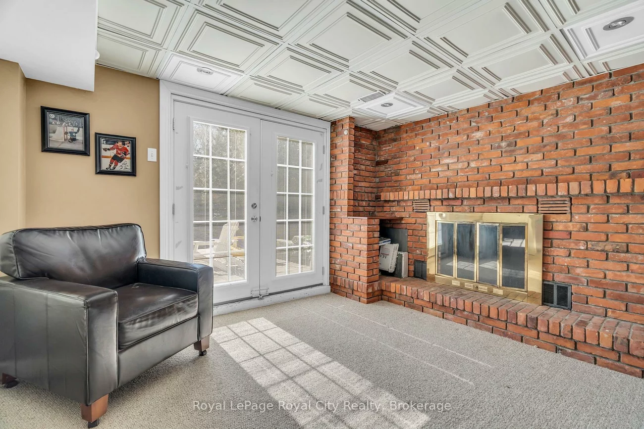 1548, Troika, Lorne Park, Mississauga