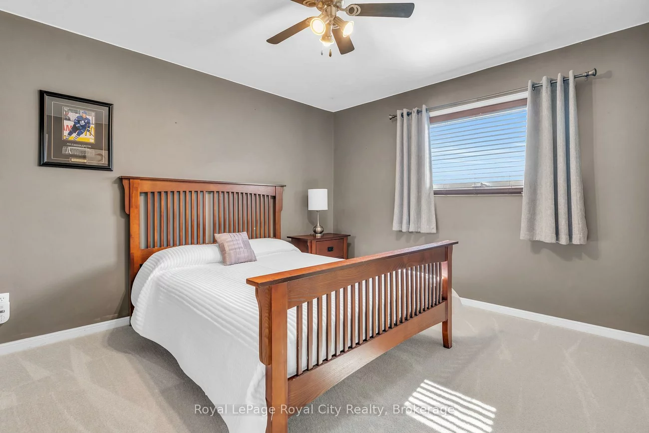 1548, Troika, Lorne Park, Mississauga