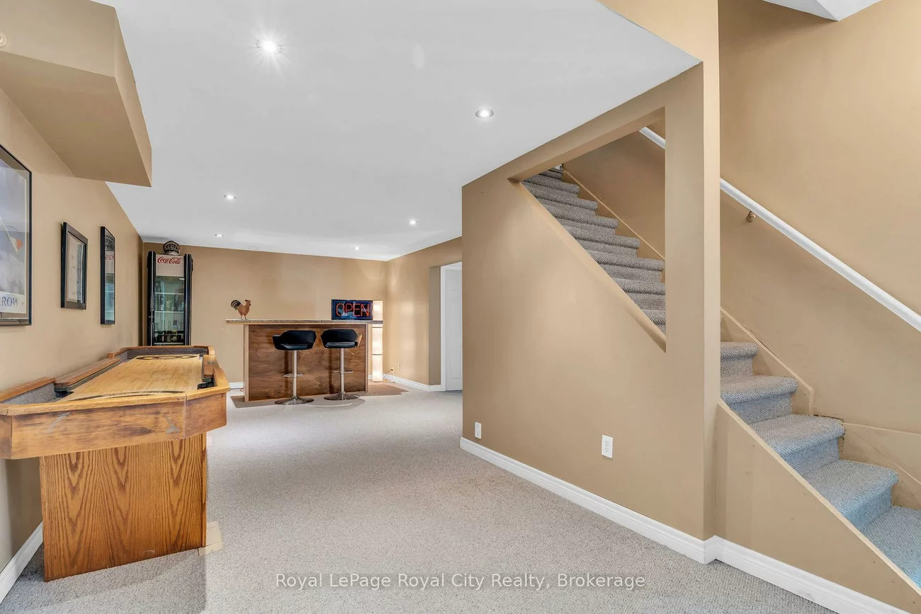 1548, Troika, Lorne Park, Mississauga