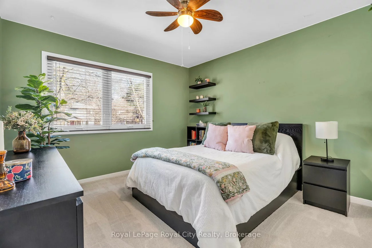 1548, Troika, Lorne Park, Mississauga
