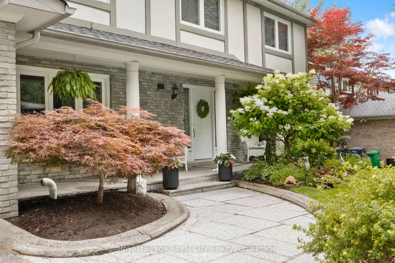 1548, Troika, Lorne Park, Mississauga