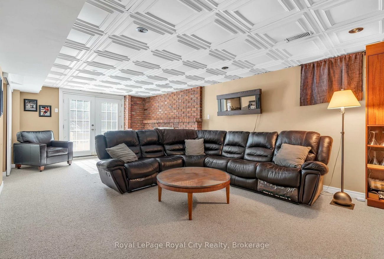 1548, Troika, Lorne Park, Mississauga
