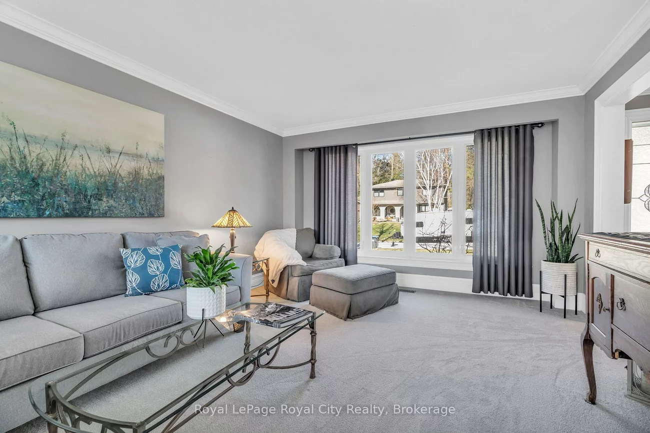 1548, Troika, Lorne Park, Mississauga