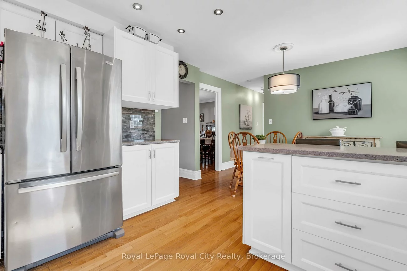 1548, Troika, Lorne Park, Mississauga