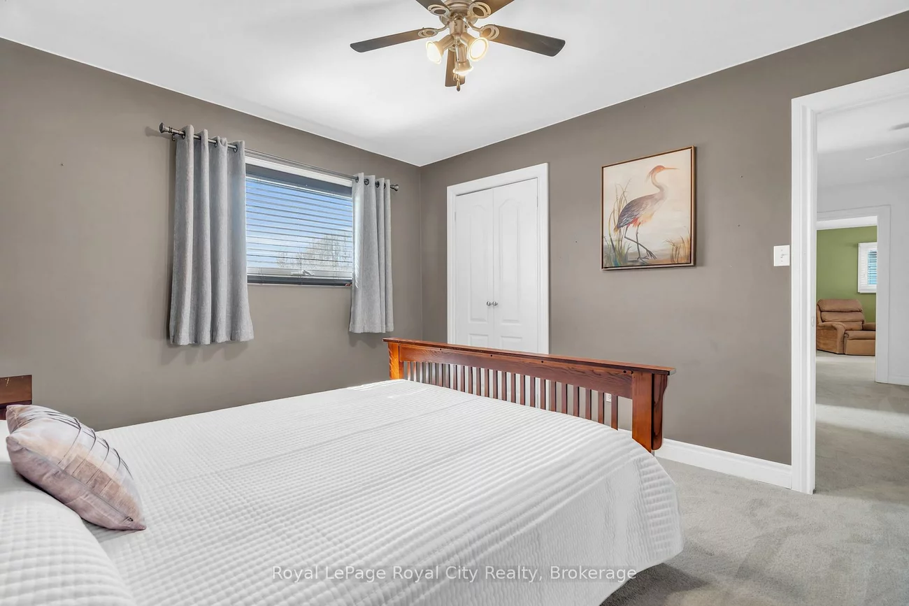 1548, Troika, Lorne Park, Mississauga