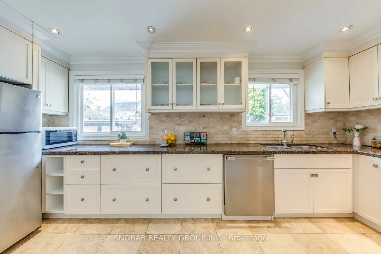 71, Premium, Cooksville, Mississauga