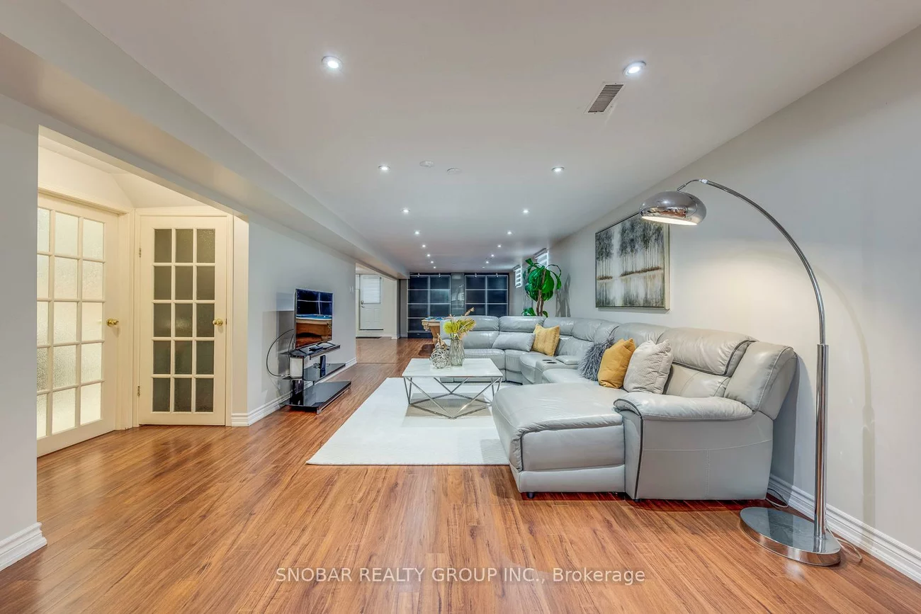 71, Premium, Cooksville, Mississauga