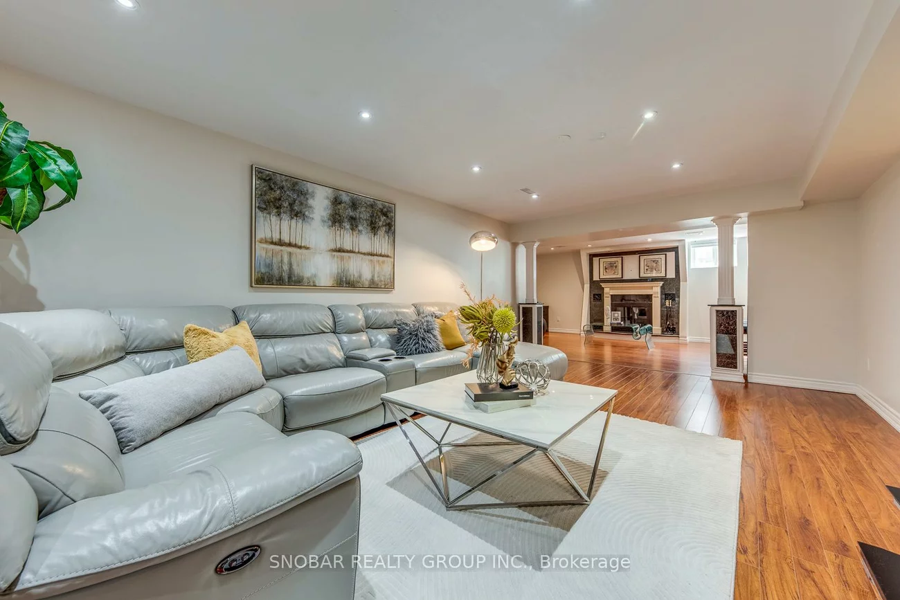 71, Premium, Cooksville, Mississauga