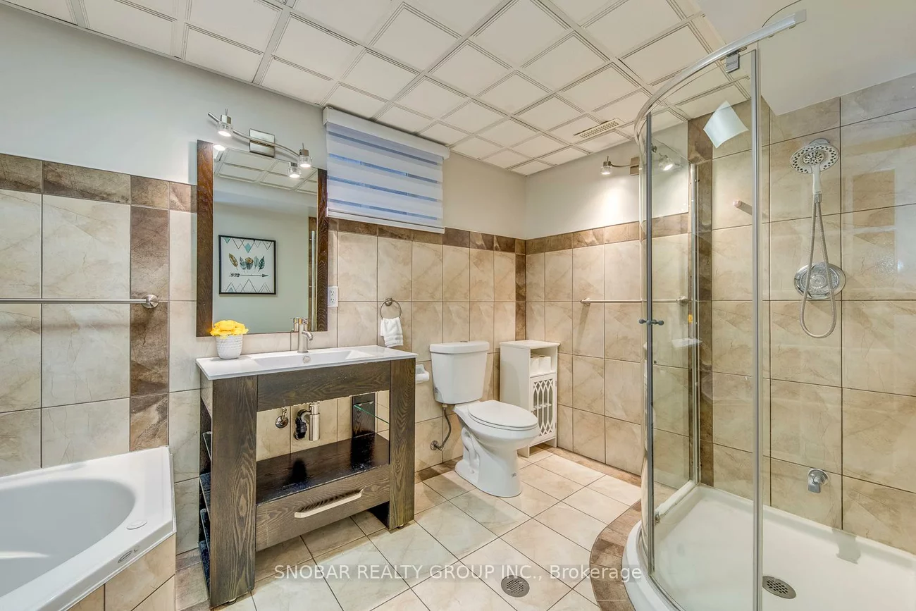 71, Premium, Cooksville, Mississauga