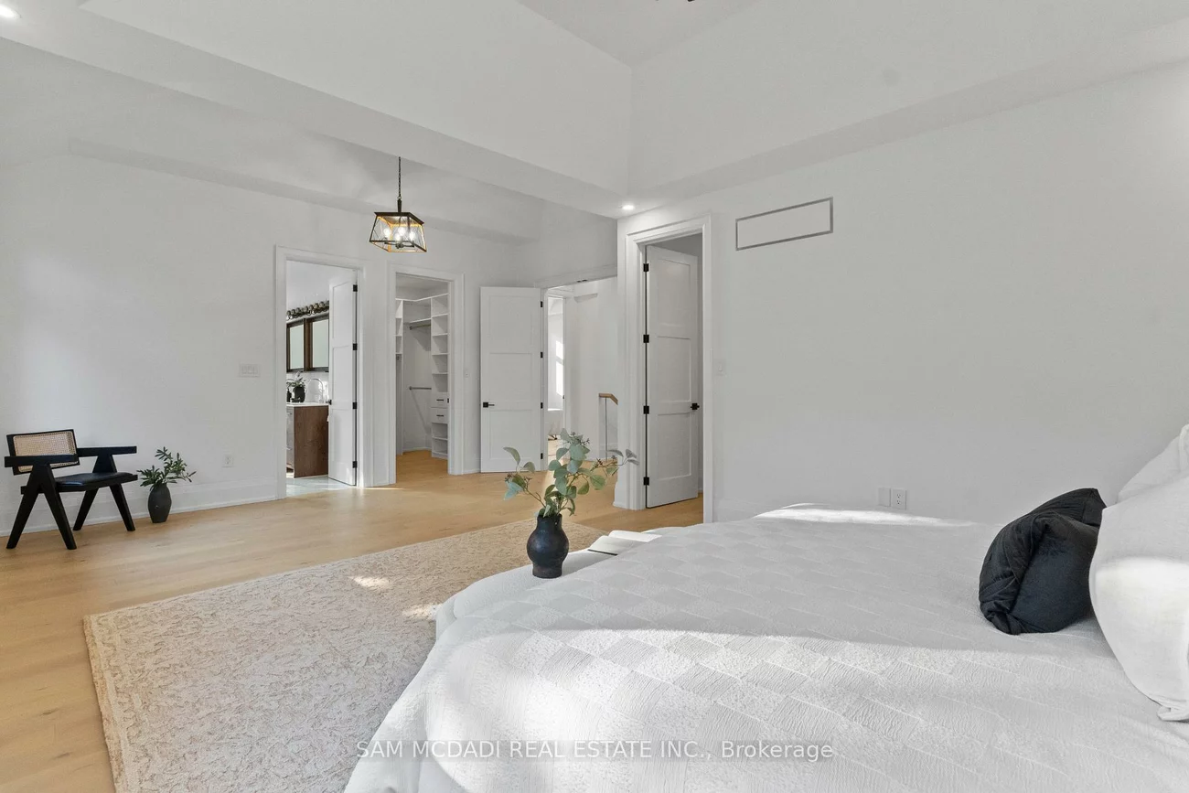 1610, Kenmuir, Mineola, Mississauga