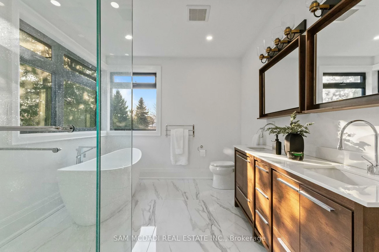 1610, Kenmuir, Mineola, Mississauga