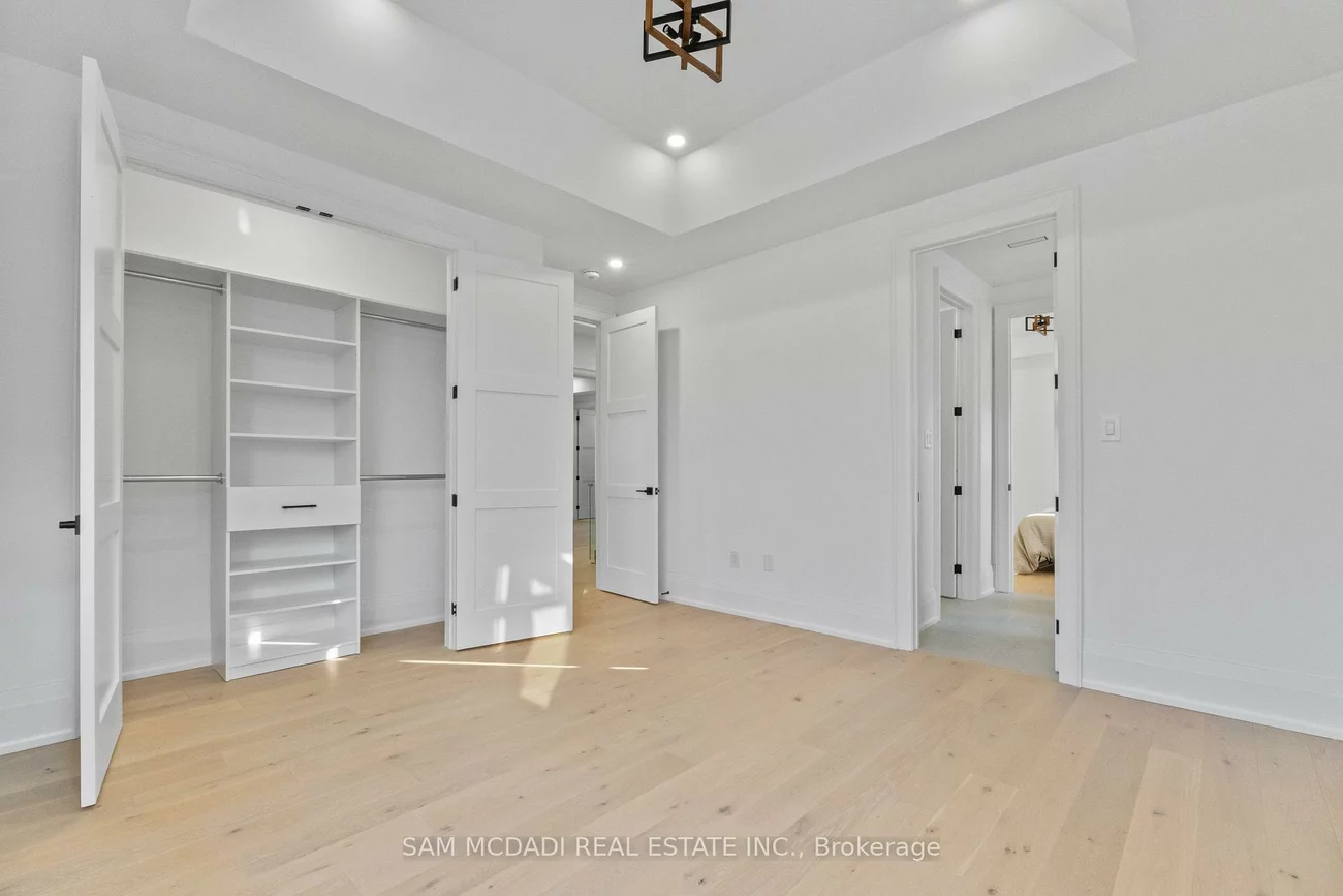 1610, Kenmuir, Mineola, Mississauga