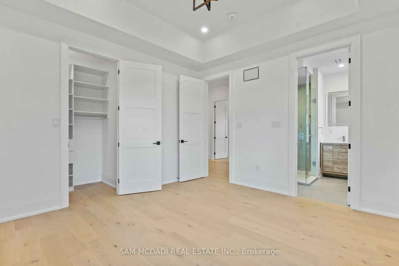 1610, Kenmuir, Mineola, Mississauga