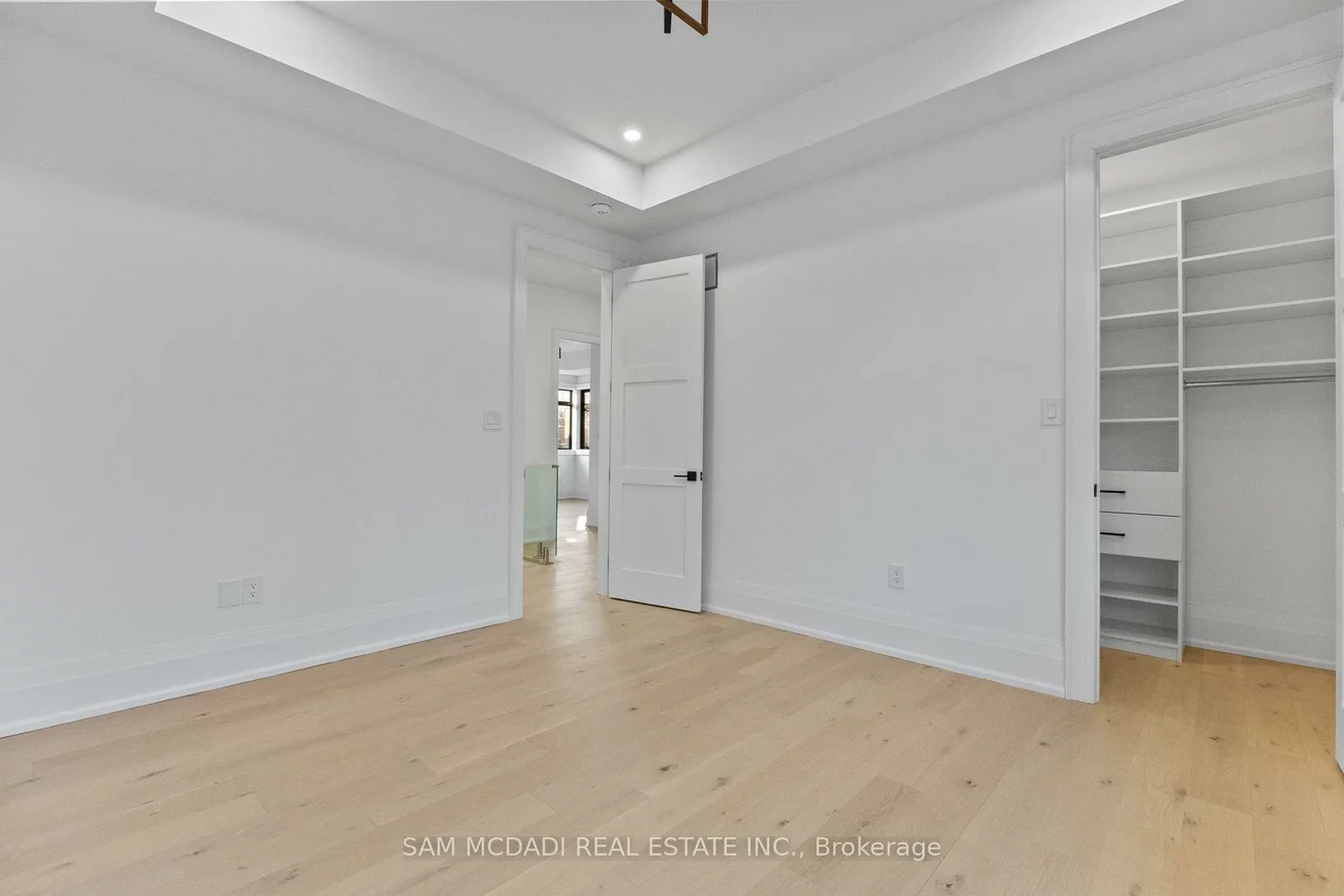 1610, Kenmuir, Mineola, Mississauga