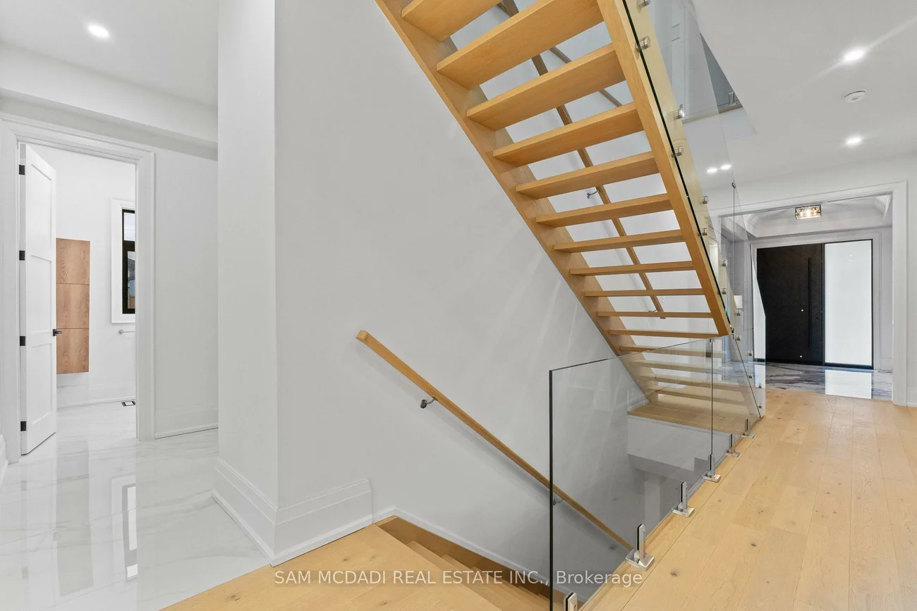1610, Kenmuir, Mineola, Mississauga