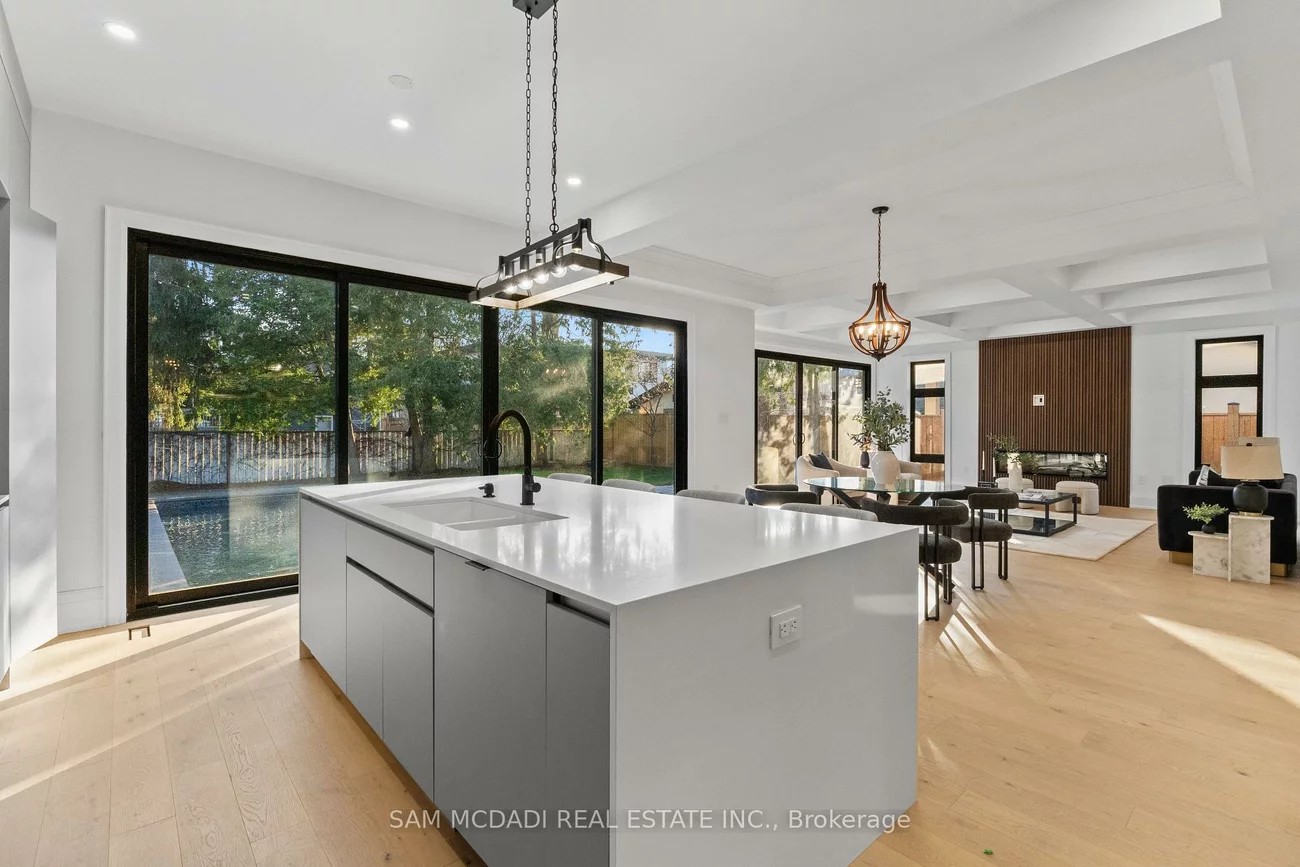 1610, Kenmuir, Mineola, Mississauga