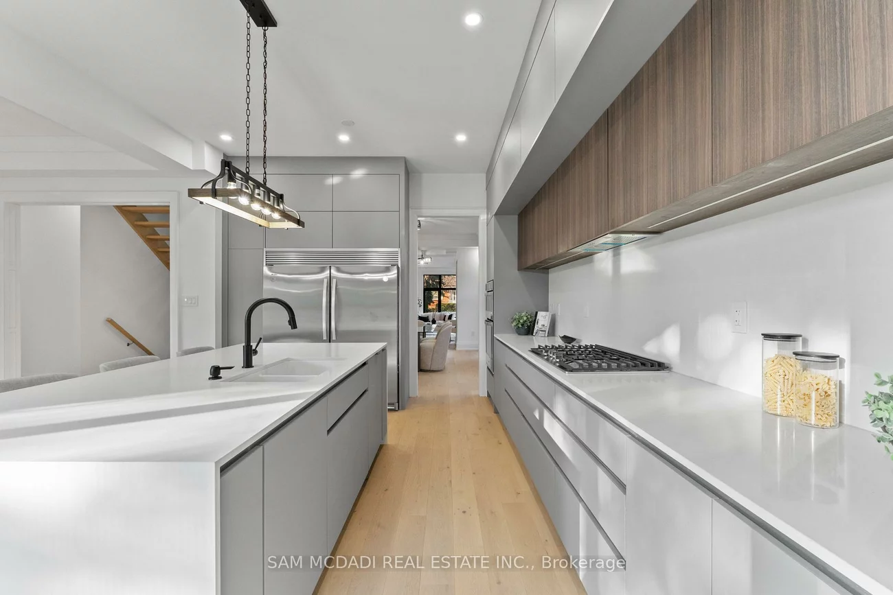 1610, Kenmuir, Mineola, Mississauga