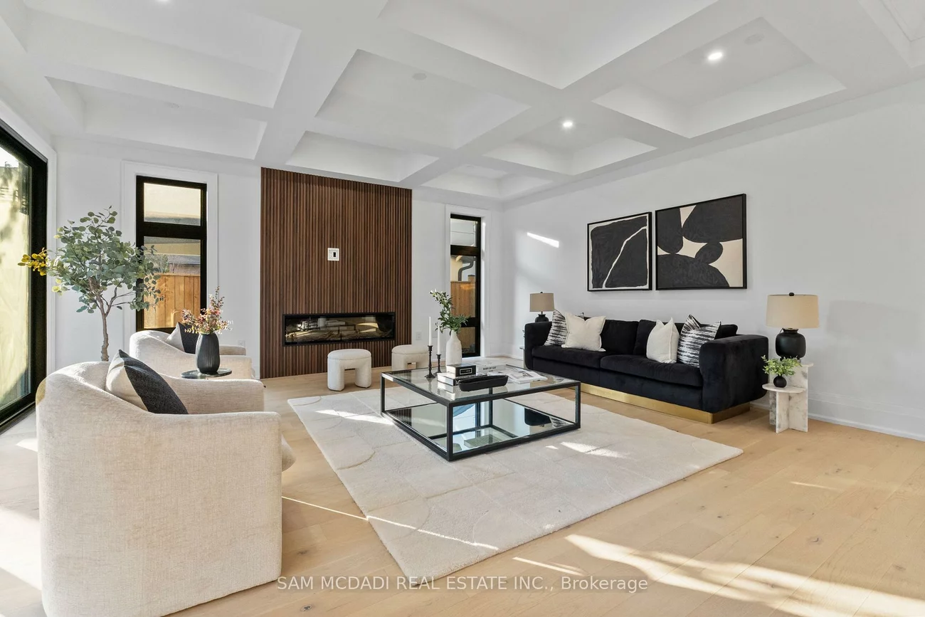 1610, Kenmuir, Mineola, Mississauga
