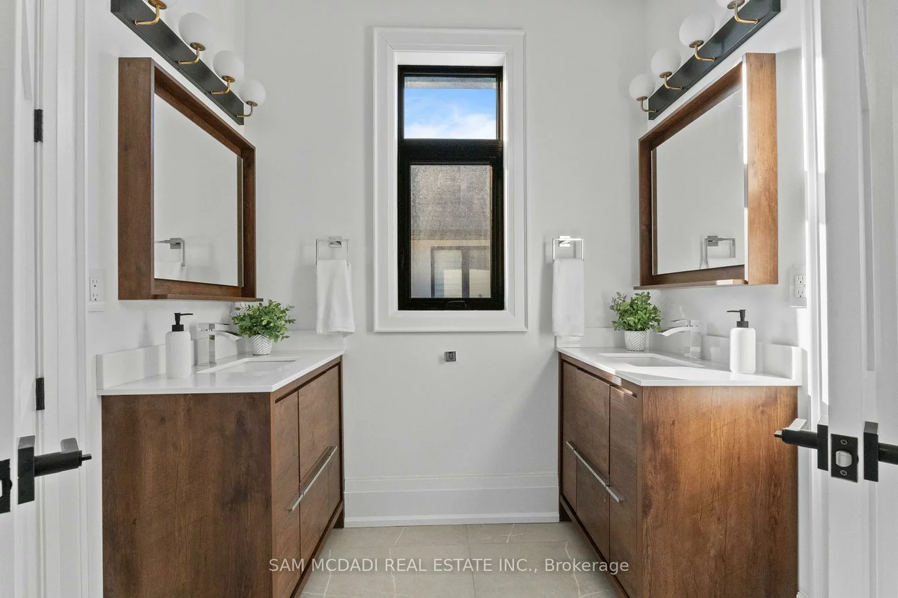1610, Kenmuir, Mineola, Mississauga