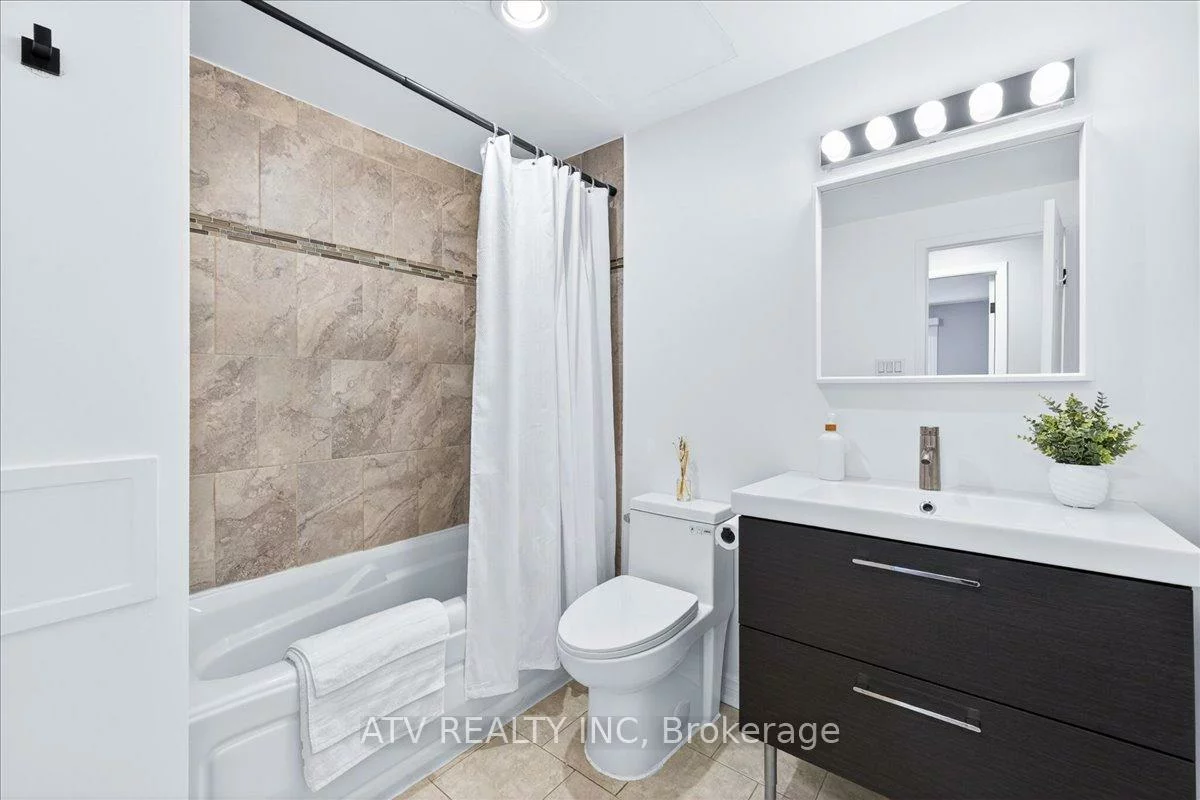 2504, Glamworth, Sheridan, Mississauga