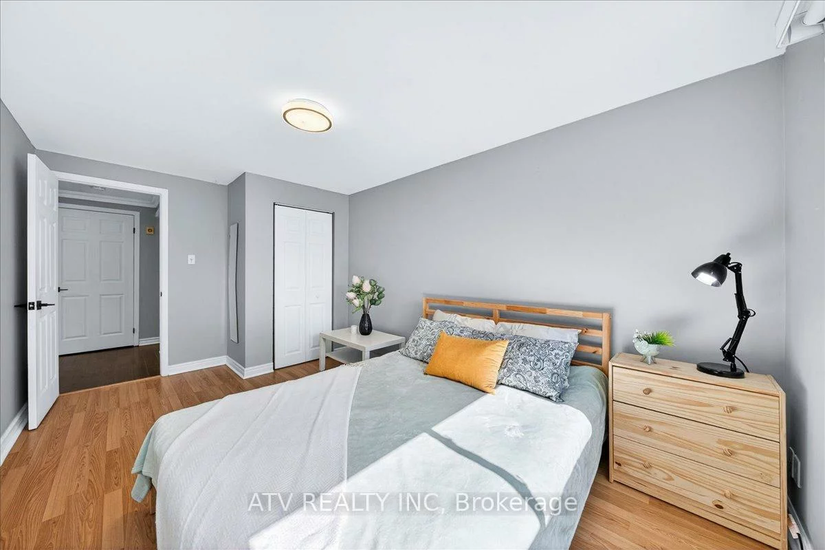 2504, Glamworth, Sheridan, Mississauga