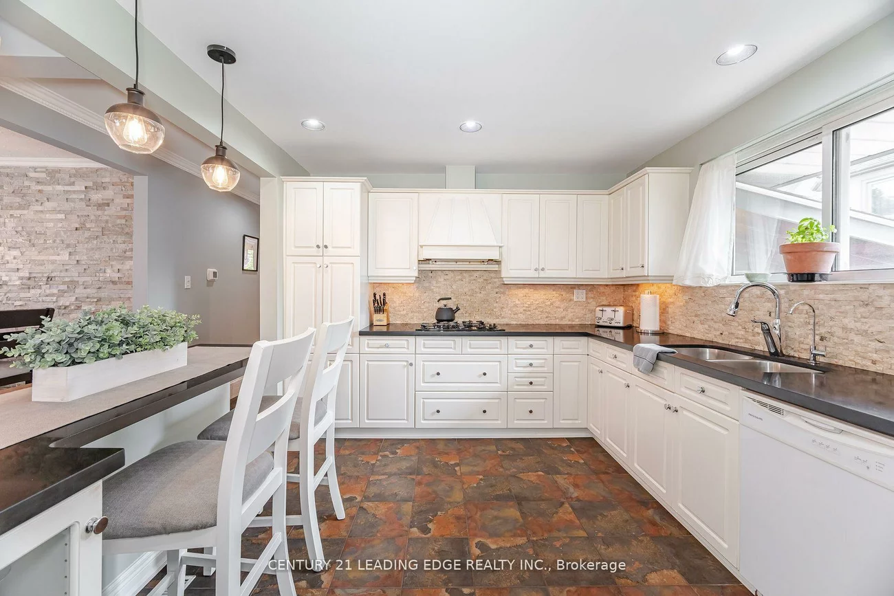 586, Curzon, Lakeview, Mississauga