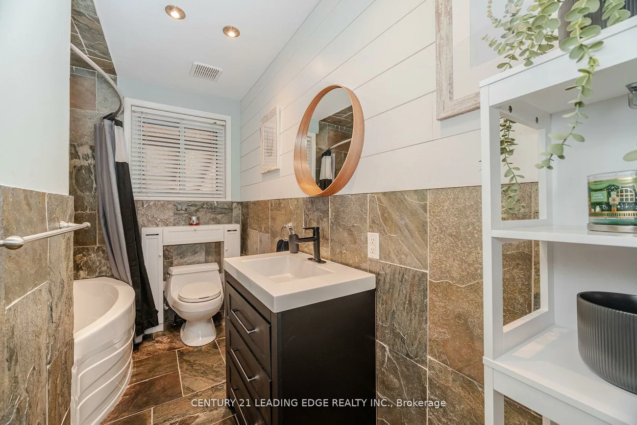 586, Curzon, Lakeview, Mississauga