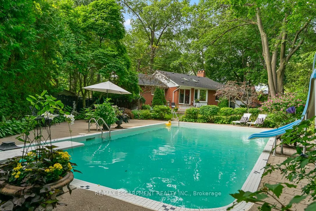 1373, Queen Victoria, Lorne Park, Mississauga