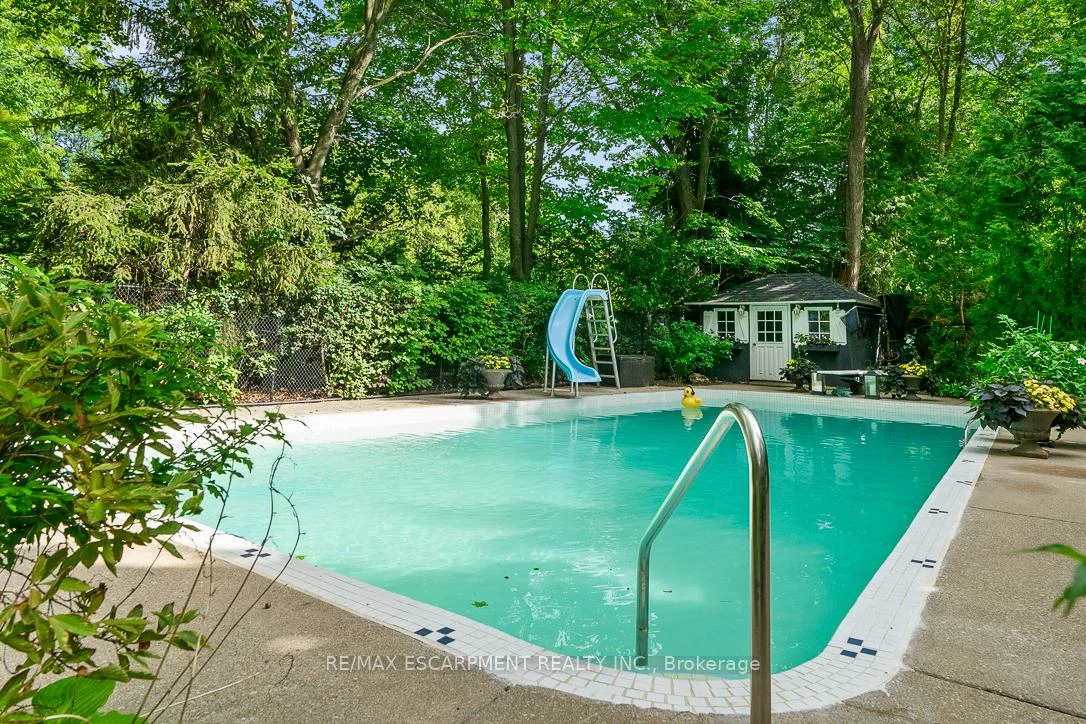 1373, Queen Victoria, Lorne Park, Mississauga