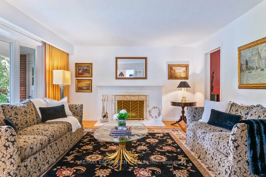 1373, Queen Victoria, Lorne Park, Mississauga
