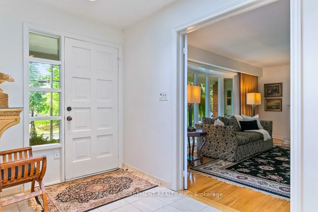 1373, Queen Victoria, Lorne Park, Mississauga