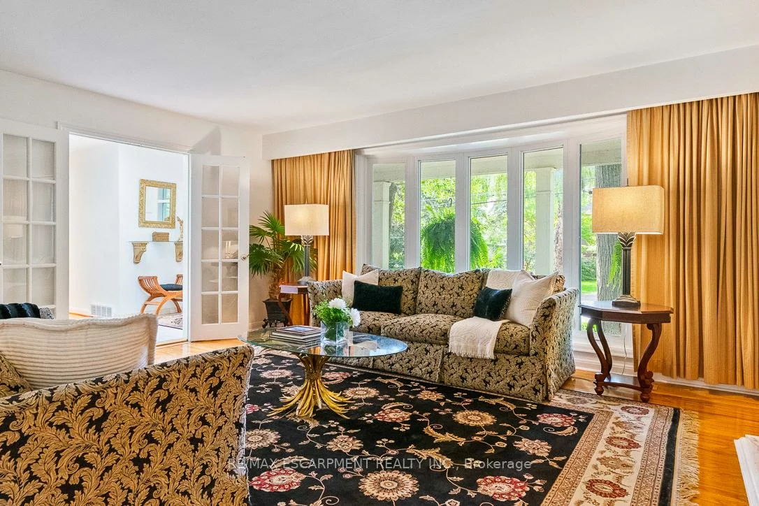 1373, Queen Victoria, Lorne Park, Mississauga