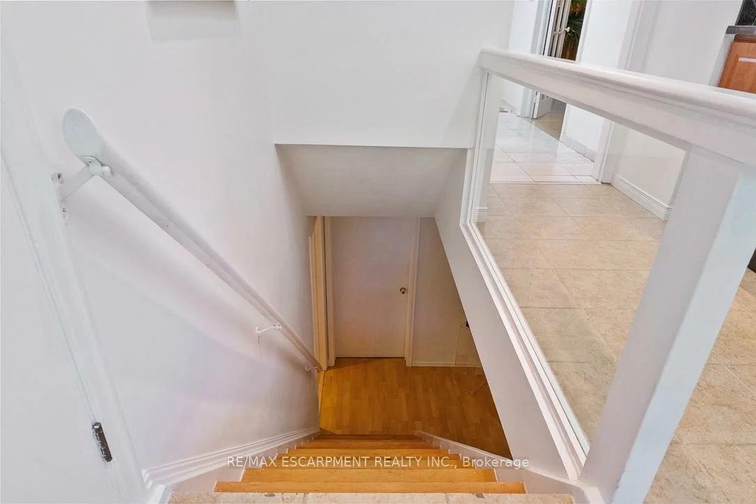 1373, Queen Victoria, Lorne Park, Mississauga