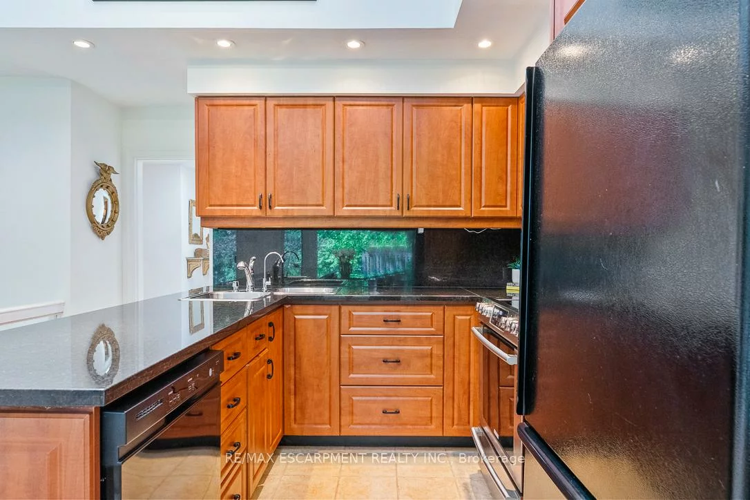 1373, Queen Victoria, Lorne Park, Mississauga